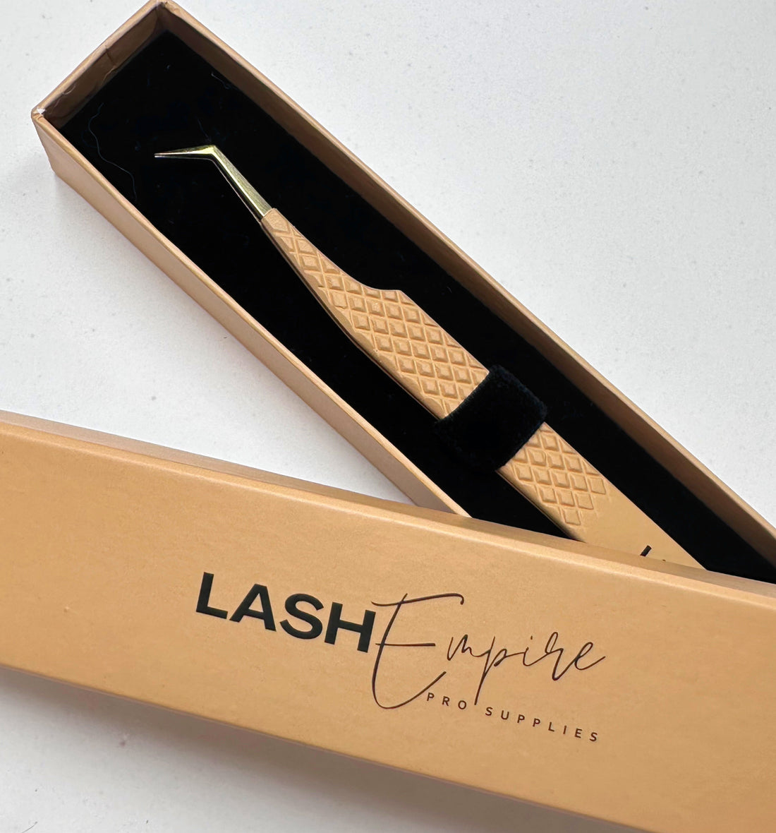 Essential Tools Every Lash Artist Needs in Their Kit