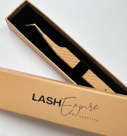 Essential Tools Every Lash Artist Needs in Their Kit